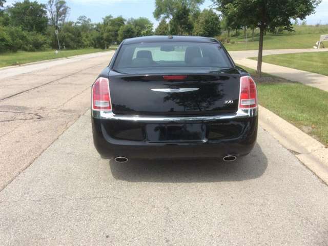2012 Chrysler 300 4dr Sedan